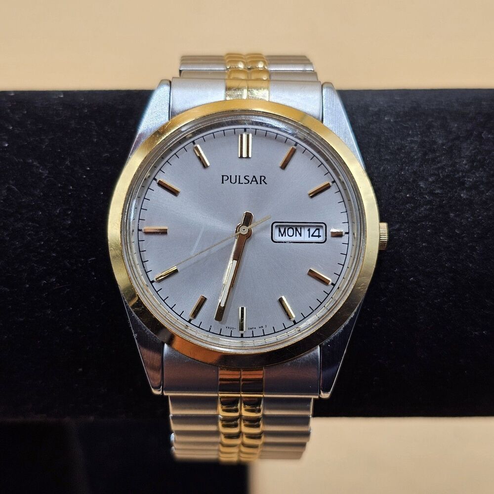 Vtg Pulsar Quartz Mens Watch VX33-0AB0 Two Tone Day Date Silver Dial New Battery